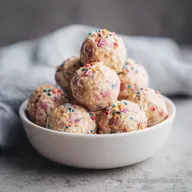 4 Ingredient Energy Oatmeal Ball: No Bake in 30 Minutes